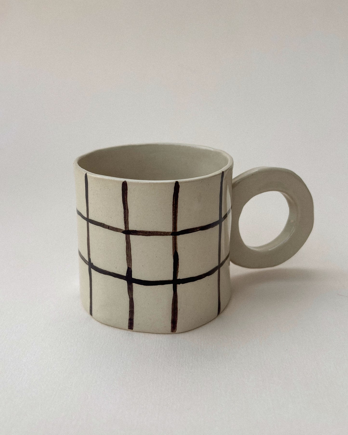 OUTLET CHECK MUG
