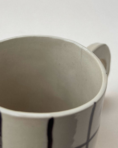 OUTLET CHECK MUG